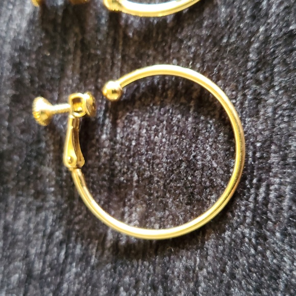 Vintage Napier Gold-Tone Thin Smooth Circle Hoop Clip On Screw Back Earrings - Picture 5 of 8